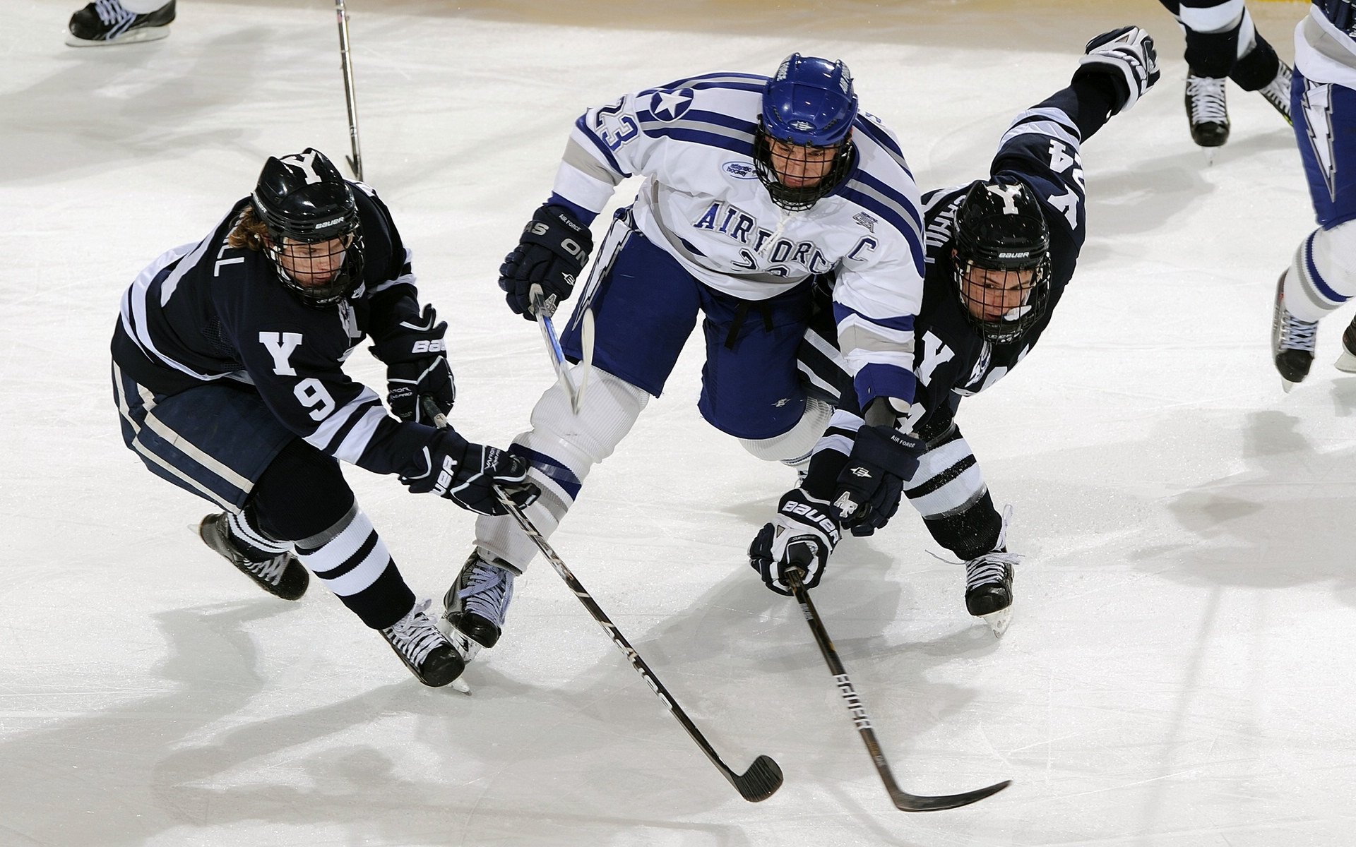高校操场向社会开放试点效果显著 晚间慢跑人群翻倍